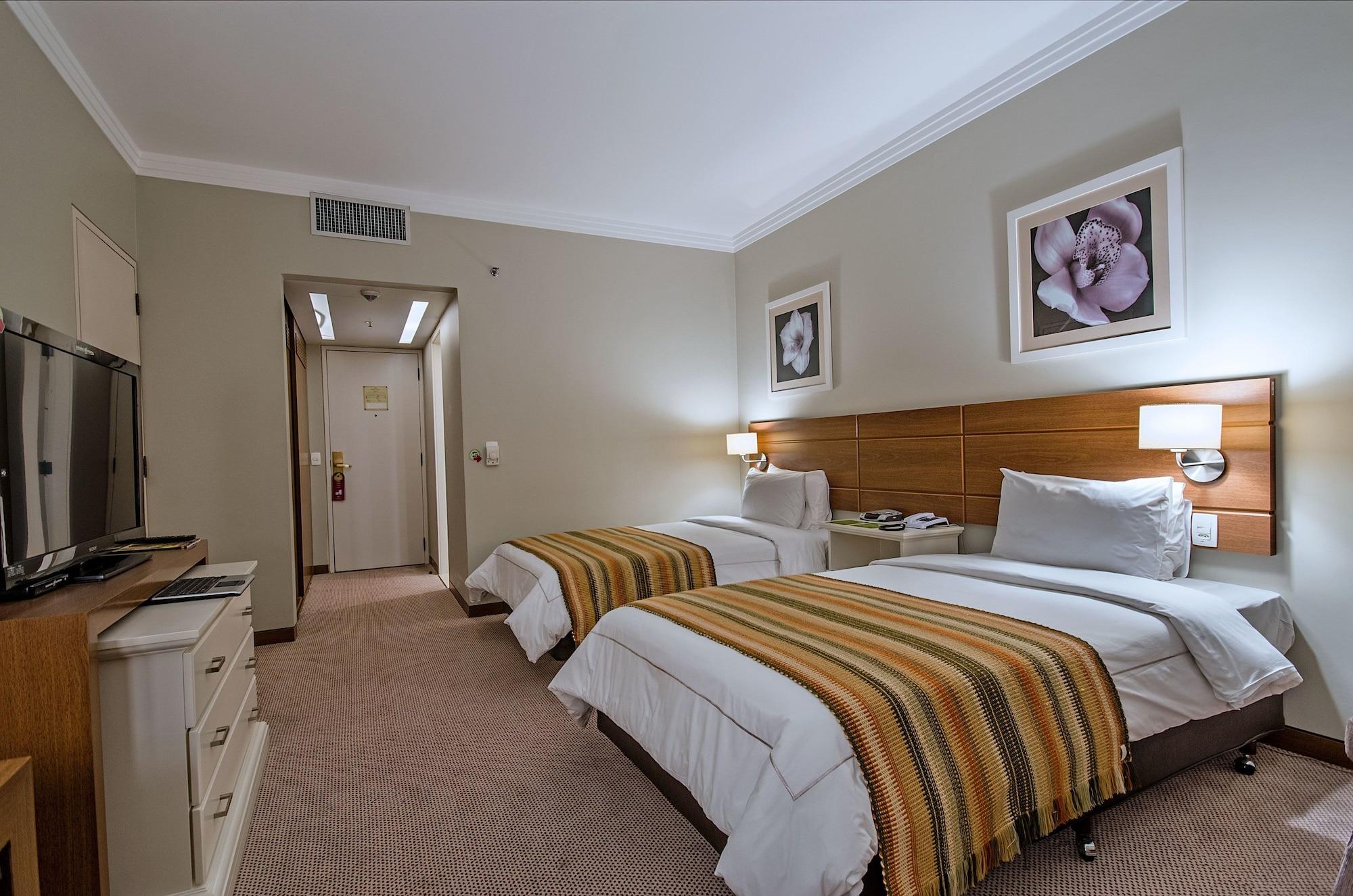 Hotel Transamerica Сао Паоло Екстериор снимка A room at the hotel