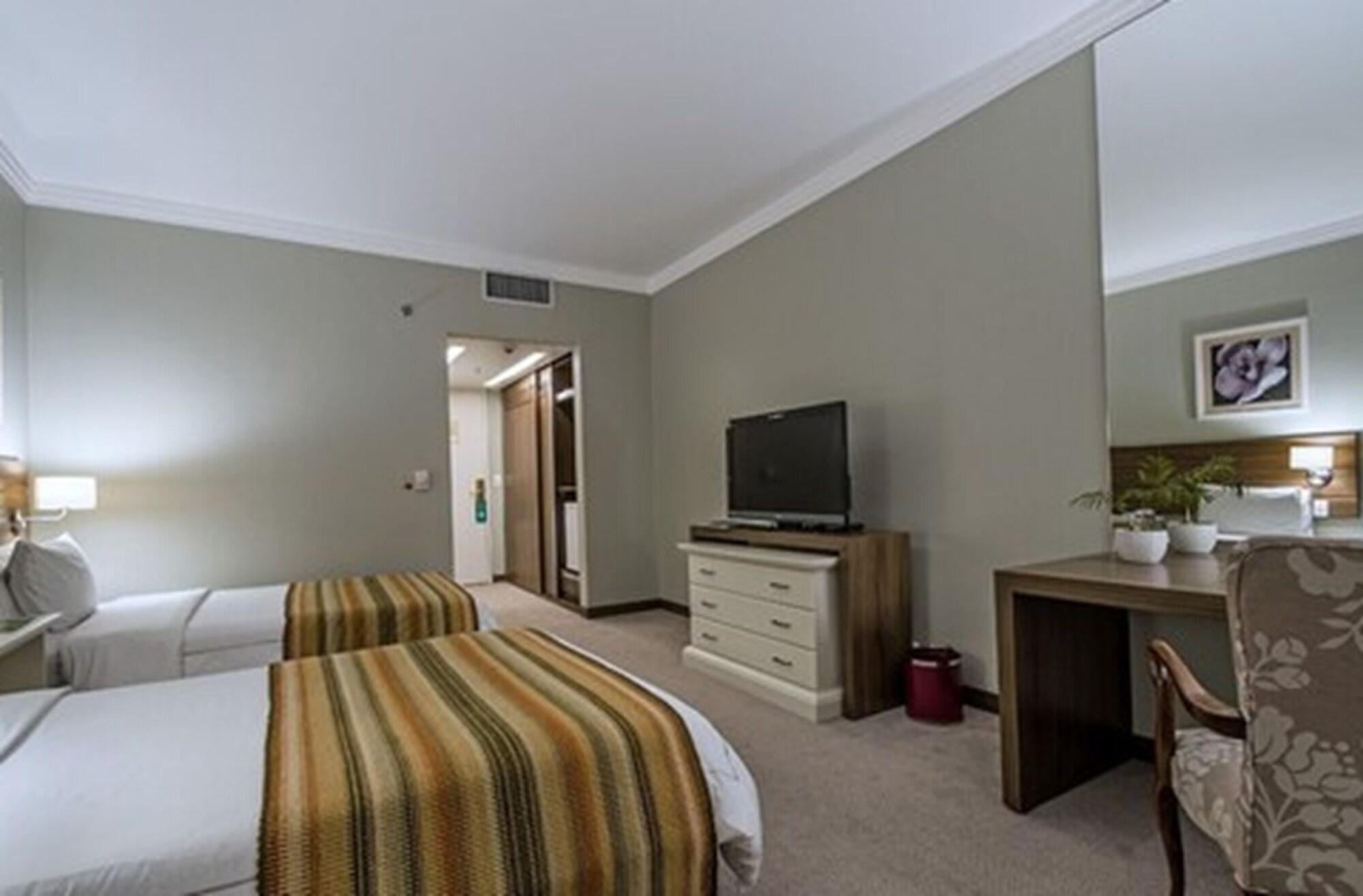 Hotel Transamerica Сао Паоло Екстериор снимка A room at the hotel