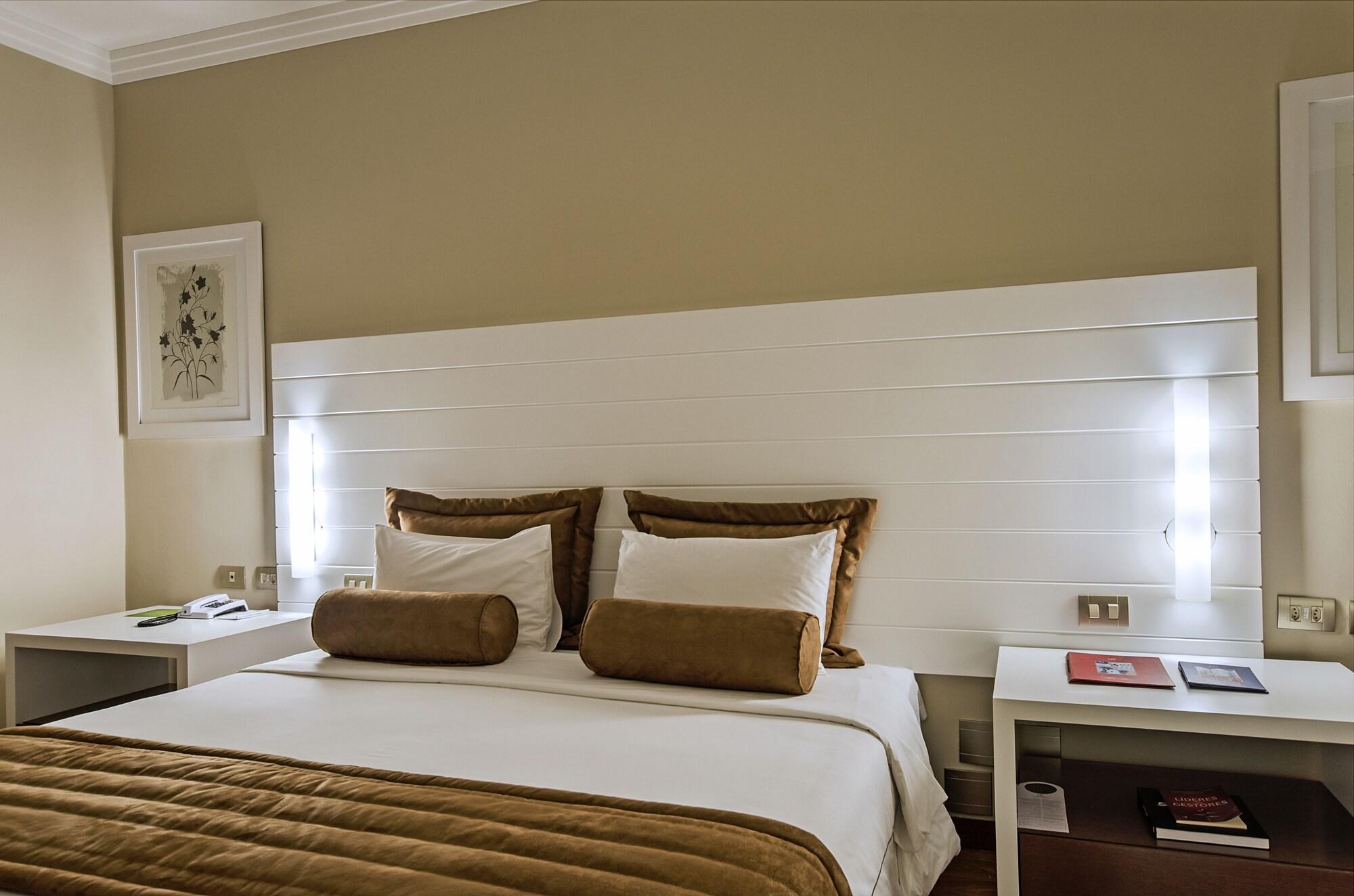Hotel Transamerica Сао Паоло Екстериор снимка A bedroom at the hotel