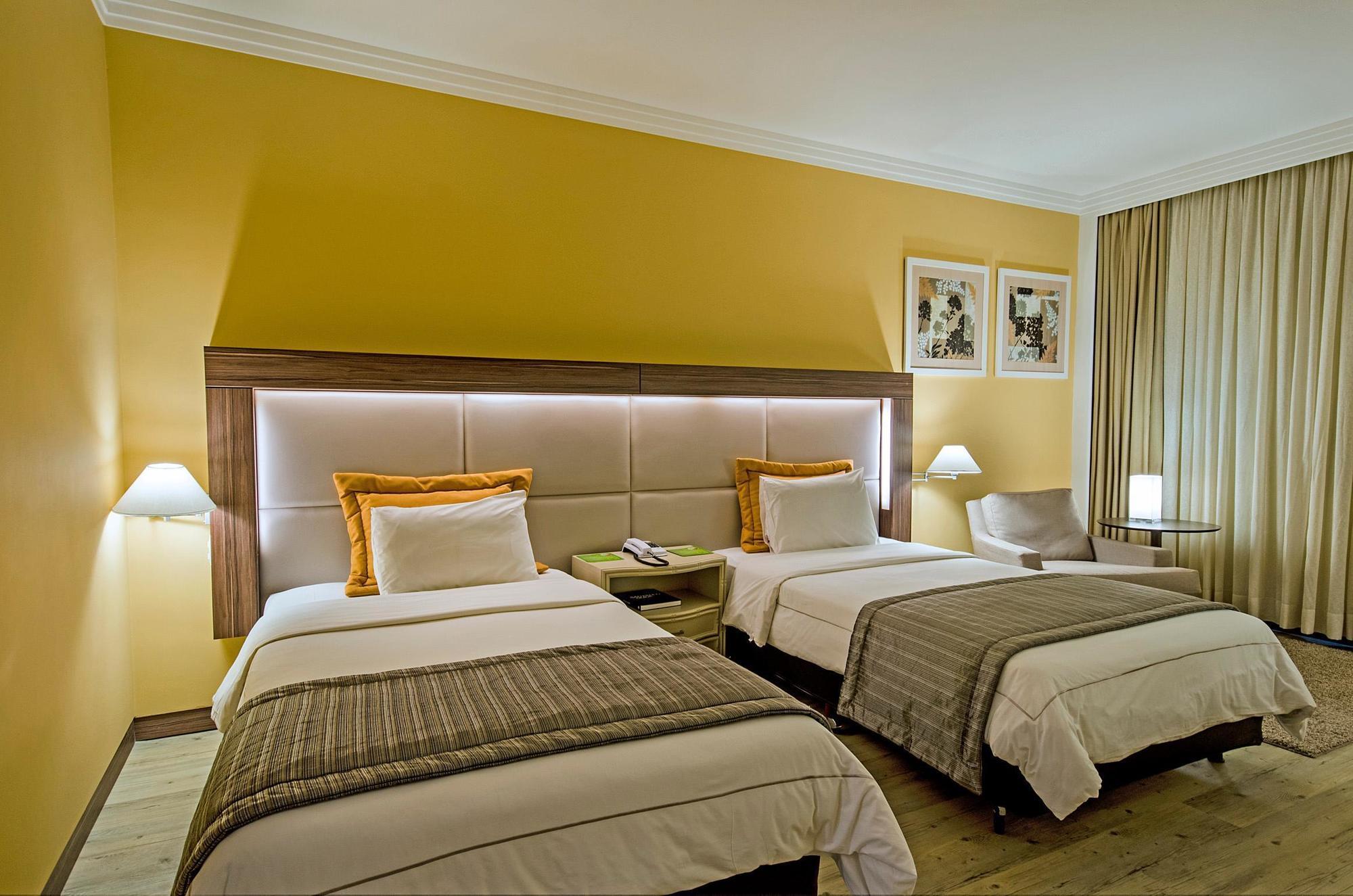 Hotel Transamerica Сао Паоло Екстериор снимка A room at the hotel