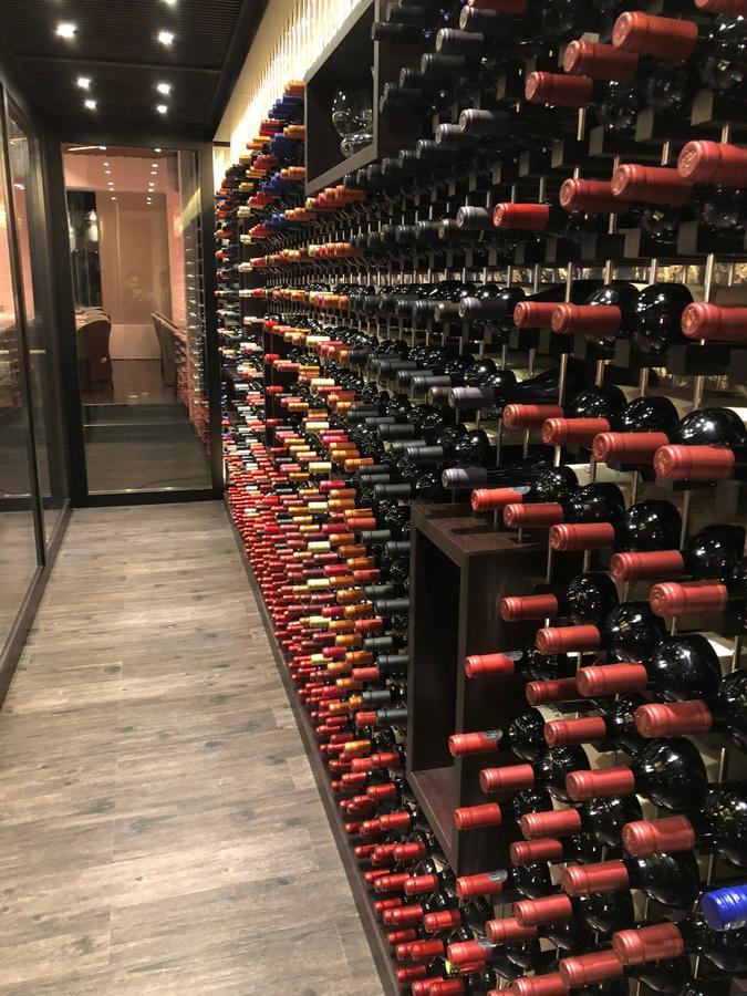 Hotel Transamerica Сао Паоло Екстериор снимка Wine cellar at the restaurant