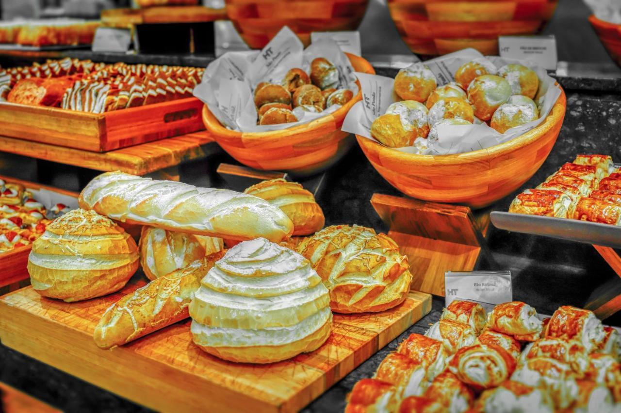 Hotel Transamerica Сао Паоло Екстериор снимка A selection of pastries